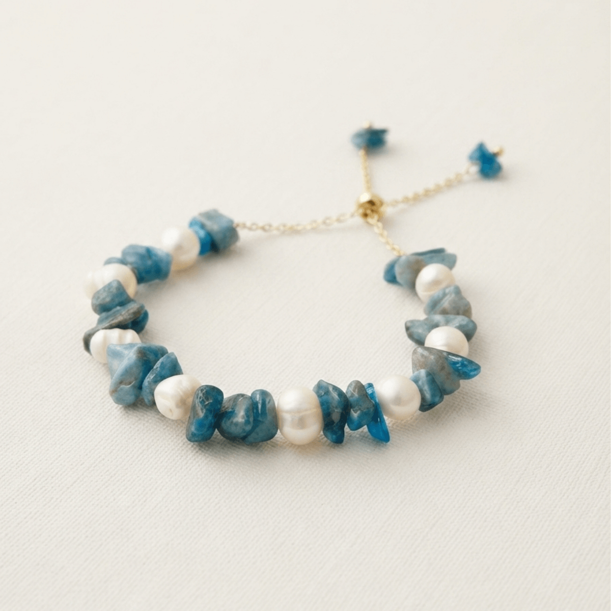 Bracelet Iva : apatite bleue et véritables perles de culture